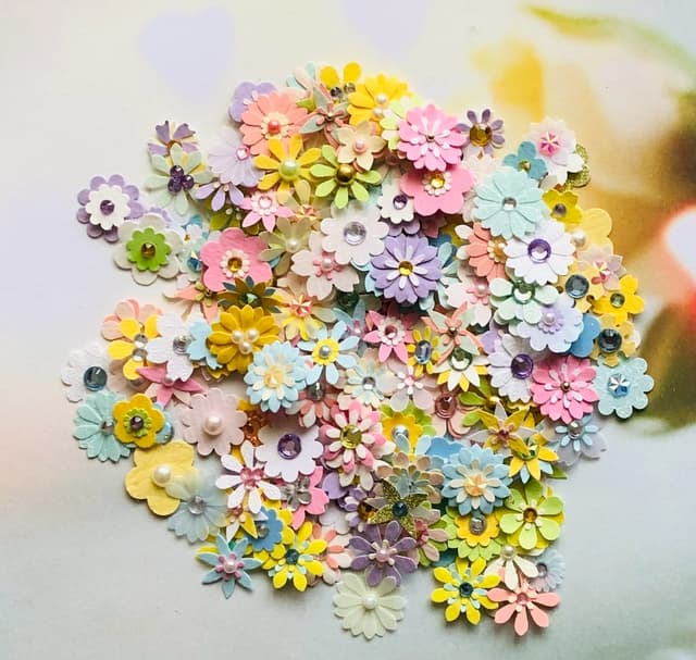 Small Pastel Flowers
(1-1.5cm)